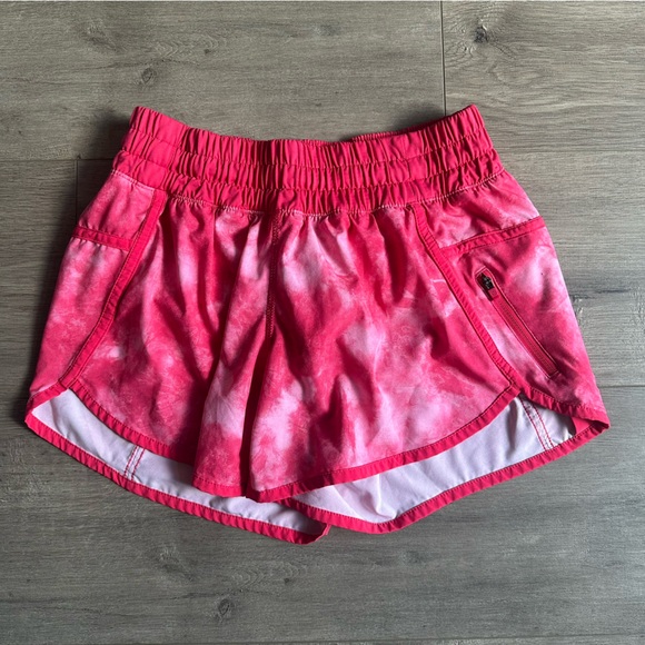 lululemon athletica Pants - EUC Lululemon Tracker Short - IV Tidal Trip Boom Juice / Boom Juice - size 6